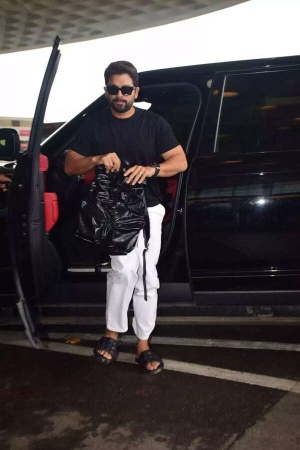 Allu Arjun SPOTTED at Mumbai airport after commencing 1st schedule of AA22 x A6 with Mrunal Thakur - Read More