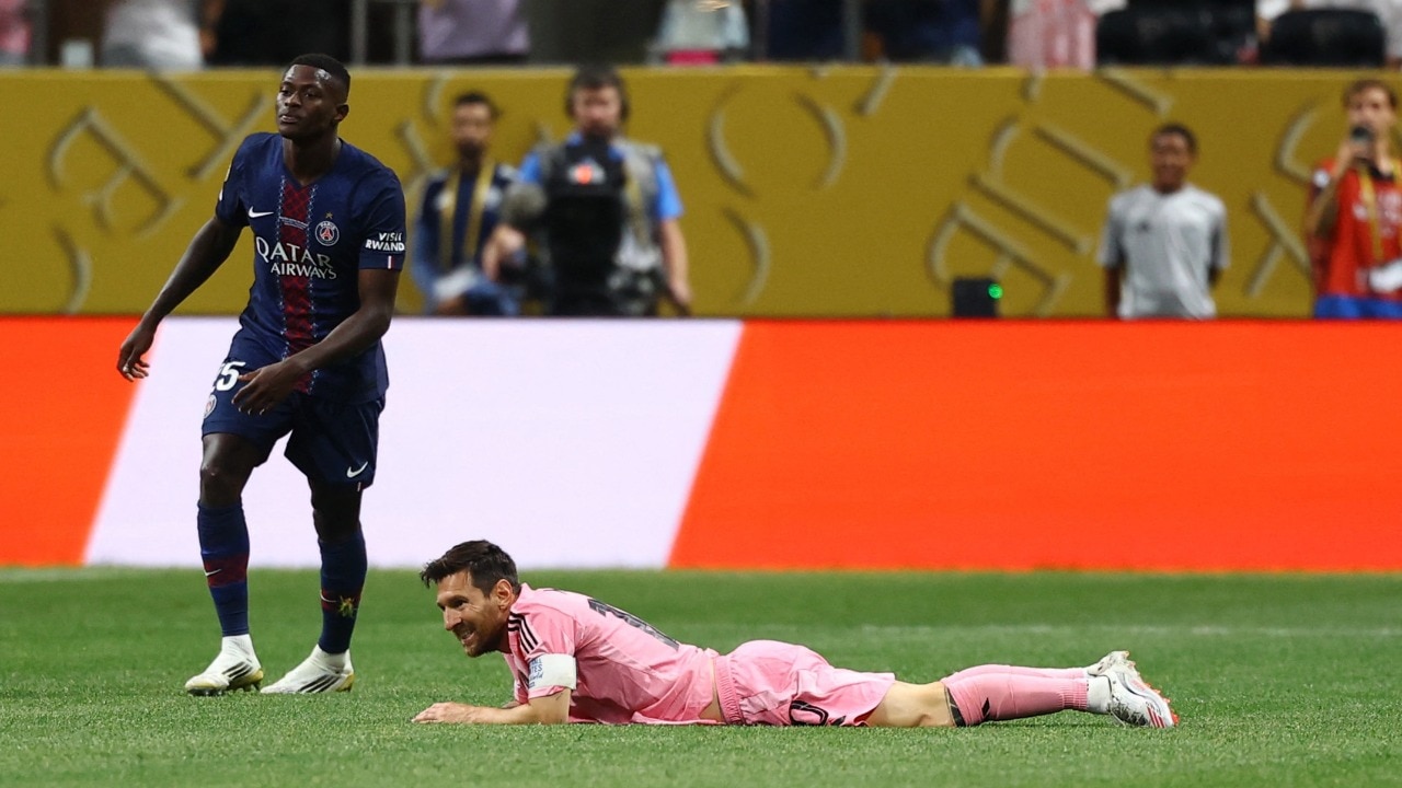Lionel Messi dejected during Inter Miami's loss to PSG.