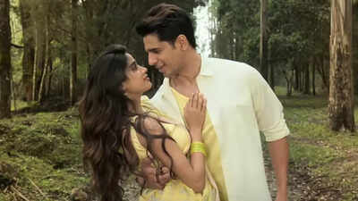 'Param Sundari' Box Office collection day 3: Janhvi Kapoor, Sidharth Malhotra's rom-com mints Rs 10.25 crore on Sunday